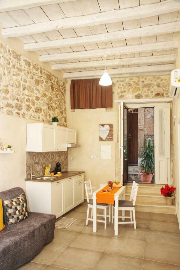 Essentia Rooms- Ortigia Holidays Syracuse Exterior foto